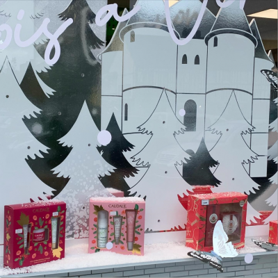 Pharmacy Window Display - Christmas decoration with Olinda
